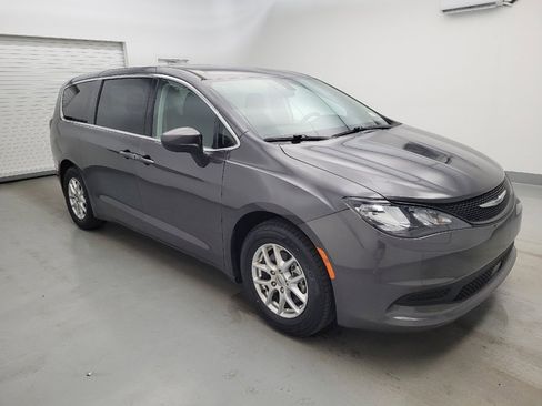 Used 2022 Chrysler Voyager LX FWD image 11