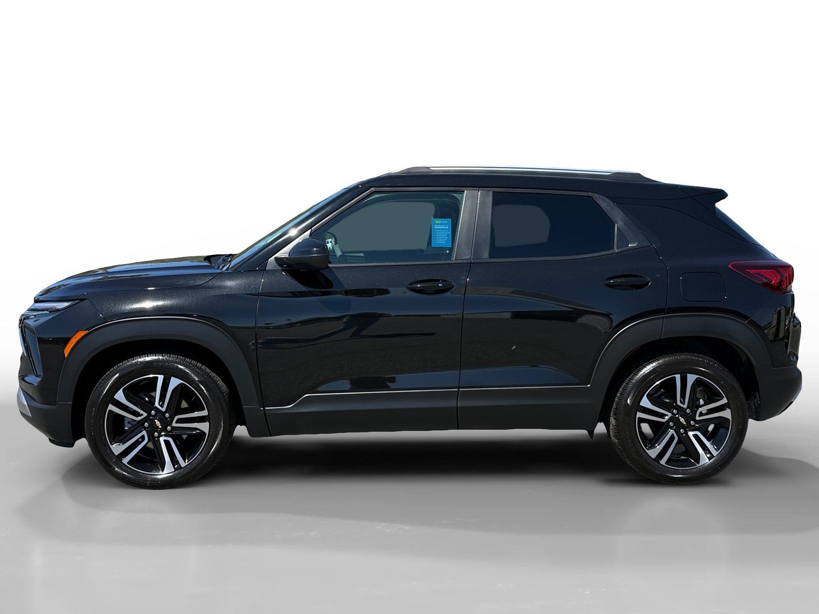 Used 2025 Chevrolet TrailBlazer LT FWD image 2