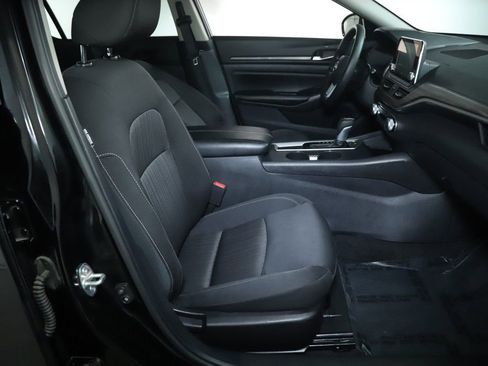 Used 2025 Nissan Altima 2.5 SV FWD image 33