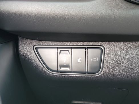 Certified 2025 Genesis G70 2.5T image 16