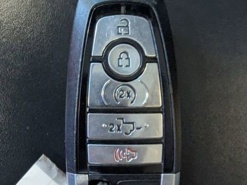 Used 2022 Ford F250 Platinum w/ Tremor Off-Road Package image 31