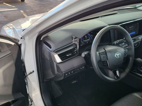 Used 2025 Toyota Camry LE image 3
