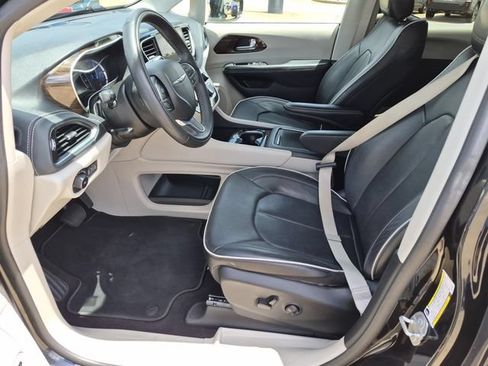 Used 2022 Chrysler Pacifica Limited FWD image 22