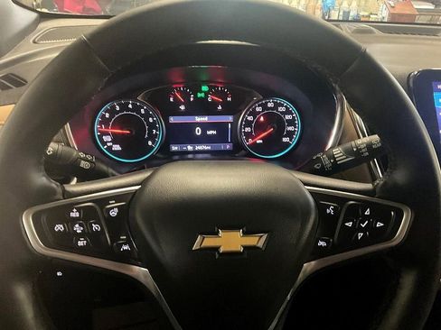 Used 2023 Chevrolet Equinox Premier image 25