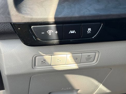 Used 2024 Kia Carnival EX FWD image 10