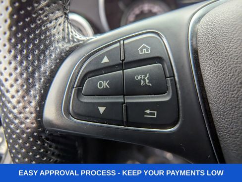 Used 2019 Mercedes-Benz GLC 300 4MATIC w/ Premium Package image 32