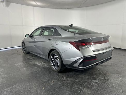 Used 2025 Hyundai Elantra SEL FWD image 6