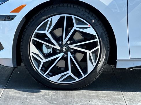 New 2024 Hyundai Ioniq 6 Limited image 32