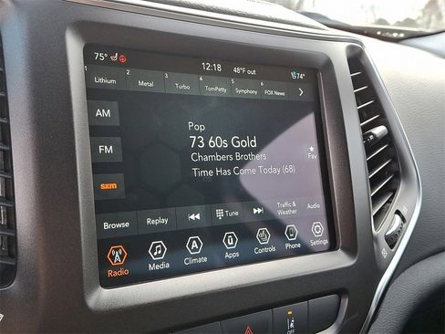 Used 2021 Jeep Cherokee Trailhawk w/ Technology Group image 17