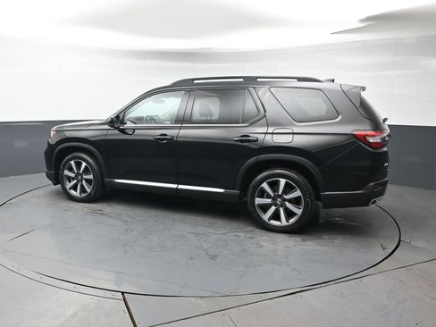 Used 2023 Honda Pilot Touring image 4