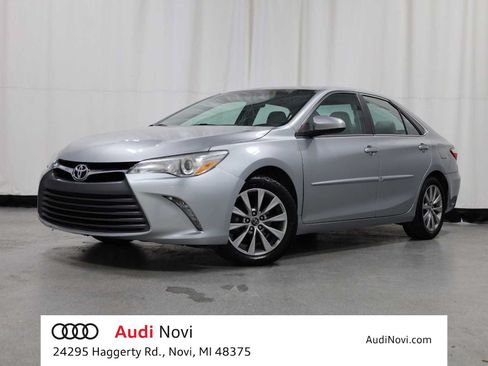 Used 2017 Toyota Camry XLE w/ Moonroof Package FWD image 1