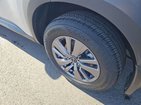 Used 2023 Nissan Pathfinder SV w/ SV Premium Package image 15