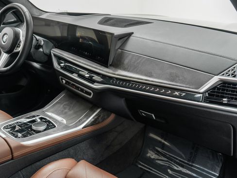 Used 2026 BMW X7 xDrive40i w/ M Sport Package AWD/4WD image 14