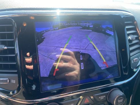 Used 2019 Jeep Grand Cherokee Laredo w/ Security & Convenience Group image 27