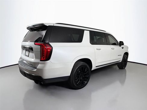Used 2022 GMC Yukon XL Denali AWD/4WD image 5