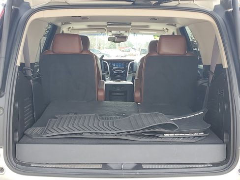 Used 2015 Cadillac Escalade Premium image 26