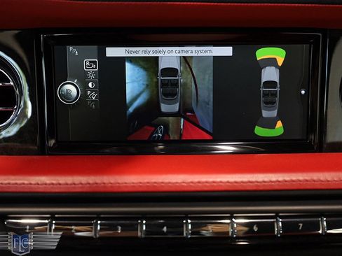 Used 2017 Rolls-Royce Phantom Drophead Coupe RWD image 34