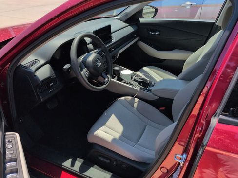 Used 2025 Honda Accord SE image 10