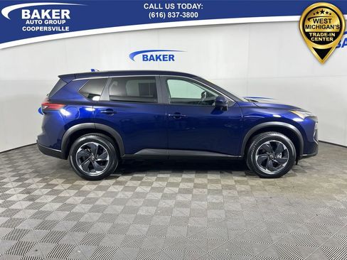 Used 2024 Nissan Rogue SV image 10