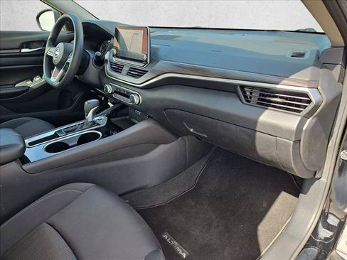 Used 2024 Nissan Altima 2.5 SV FWD image 20