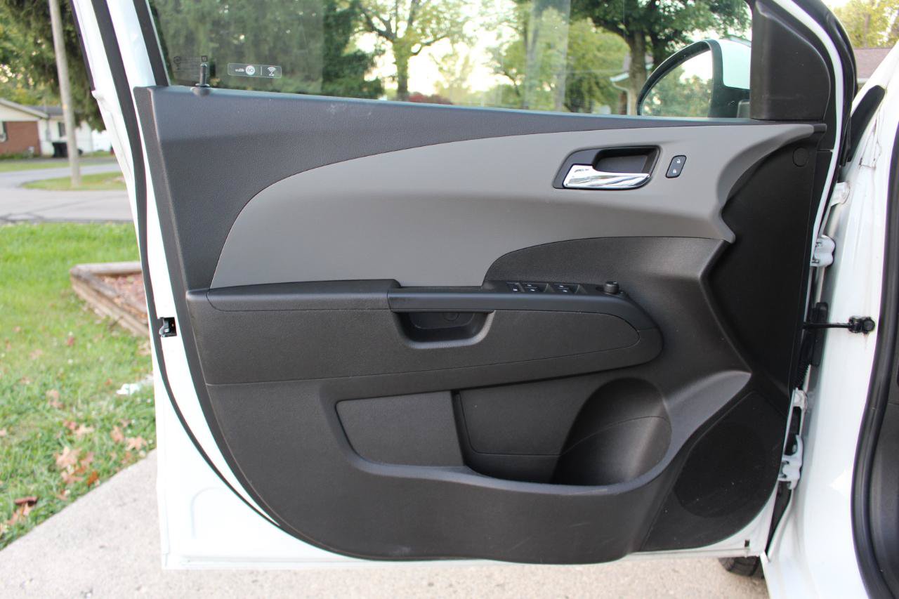 Used 2018 Chevrolet Sonic LT FWD image 12