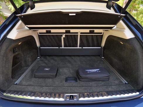 Used 2021 Bentley Bentayga AWD/4WD image 22