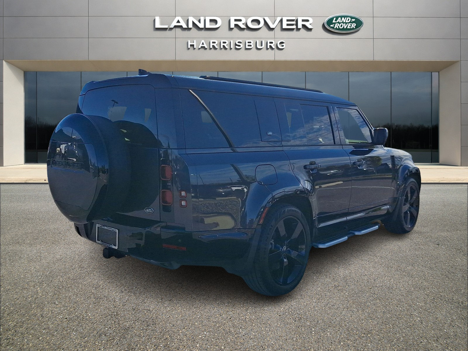 Used 2023 Land Rover Defender 130 X-Dynamic SE AWD/4WD image 4