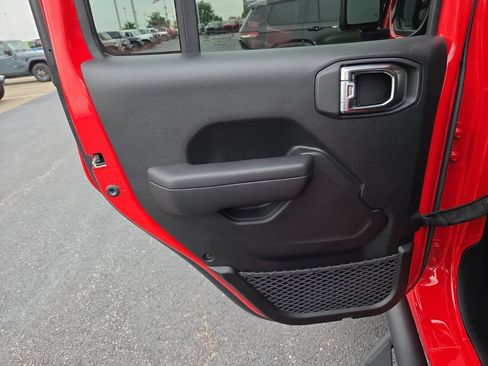 Used 2023 Jeep Gladiator Mojave AWD/4WD image 14