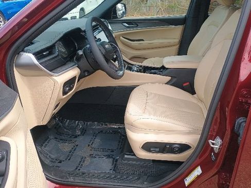 Used 2023 Jeep Grand Cherokee L Limited w/ Luxury Tech Group II AWD/4WD image 26