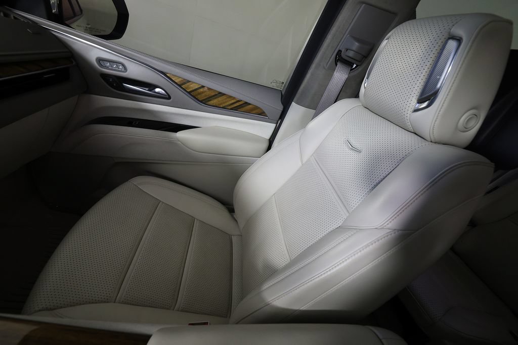 Used 2023 Cadillac Escalade Premium Luxury Platinum AWD/4WD image 39
