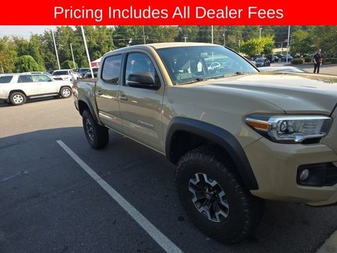 Used 2017 Toyota Tacoma TRD Off-Road w/ Tow Package (A/T) AWD/4WD image 11