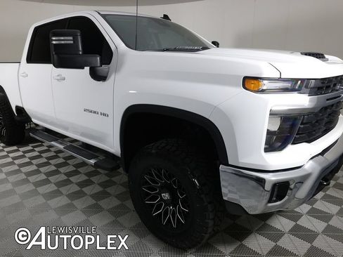 Used 2025 Chevrolet Silverado 2500 LT w/ Convenience Package AWD/4WD image 3