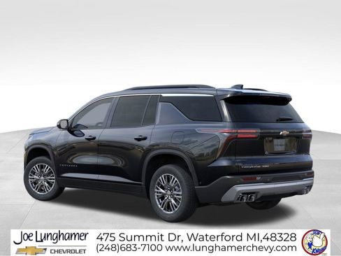 New 2026 Chevrolet Traverse LT w/ Driver Confidence Package AWD/4WD image 3