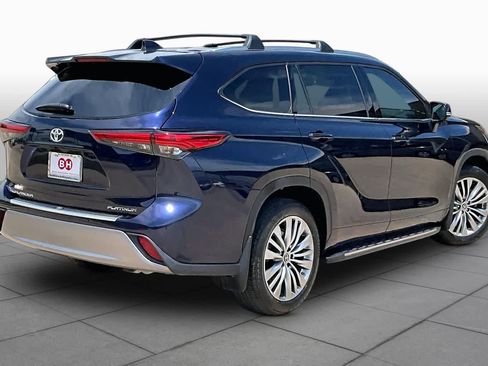 Used 2023 Toyota Highlander Platinum FWD image 13