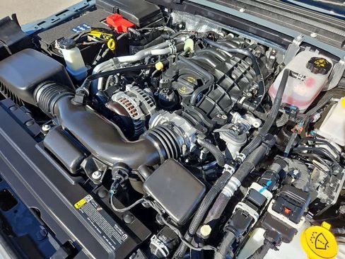 Used 2025 Jeep Gladiator Sport image 15