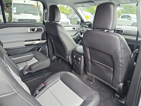 Used 2023 Ford Explorer XLT w/ Equipment Group 202A AWD/4WD image 11