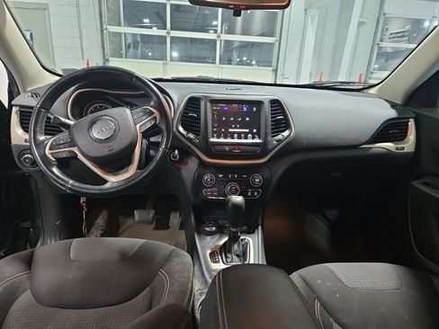 Used 2017 Jeep Cherokee Latitude w/ Safety/Convenience Group image 5