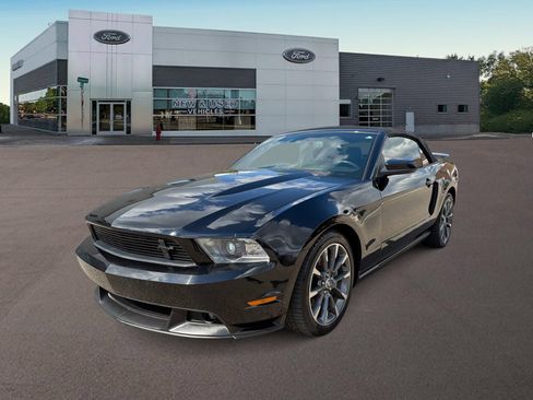 Used 2012 Ford Mustang GT Premium w/ Electronics Pkg RWD image 5