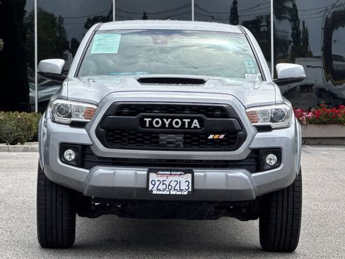 Used 2019 Toyota Tacoma TRD Sport w/ Technology Package RWD image 9