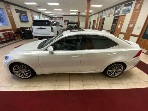 Used 2018 Lexus IS 300 AWD image 4