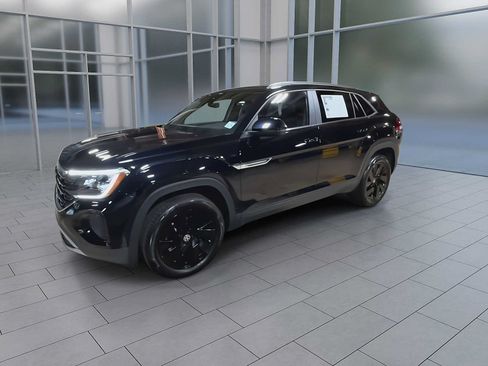 Used 2026 Volkswagen Atlas Cross Sport SE w/ Panoramic Sunroof Package AWD/4WD image 4