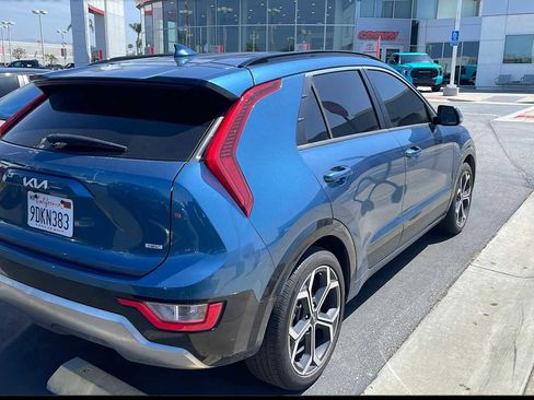 Used 2023 Kia Niro EX Touring image 2