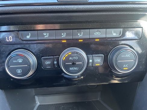 Used 2024 Volkswagen Taos SE image 26