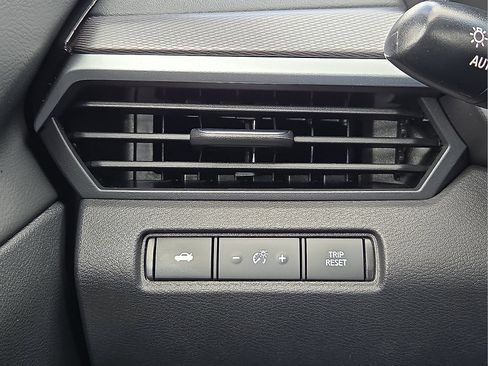 Used 2024 Nissan Altima 2.5 SR FWD image 18