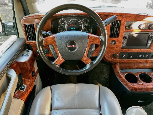 Used 2017 GMC Savana 2500 Extended RWD image 28
