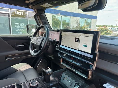 Used 2024 GMC Hummer EV 3X AWD/4WD image 11