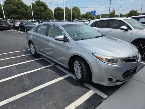 Used 2015 Toyota Avalon XLE FWD image 2