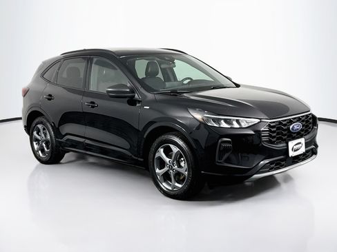 Used 2023 Ford Escape ST-Line w/ Tech Pack #1 AWD/4WD image 2