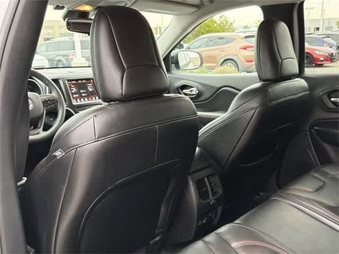 Used 2022 Jeep Cherokee Trailhawk image 19