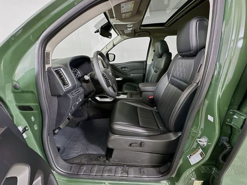 Used 2023 Nissan Frontier SV w/ SV Premium Package image 21